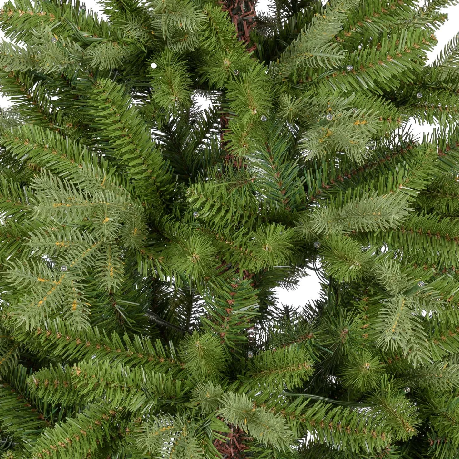 Albero Alpino in finto pino 210 cm, 500 led integrati bianco caldo