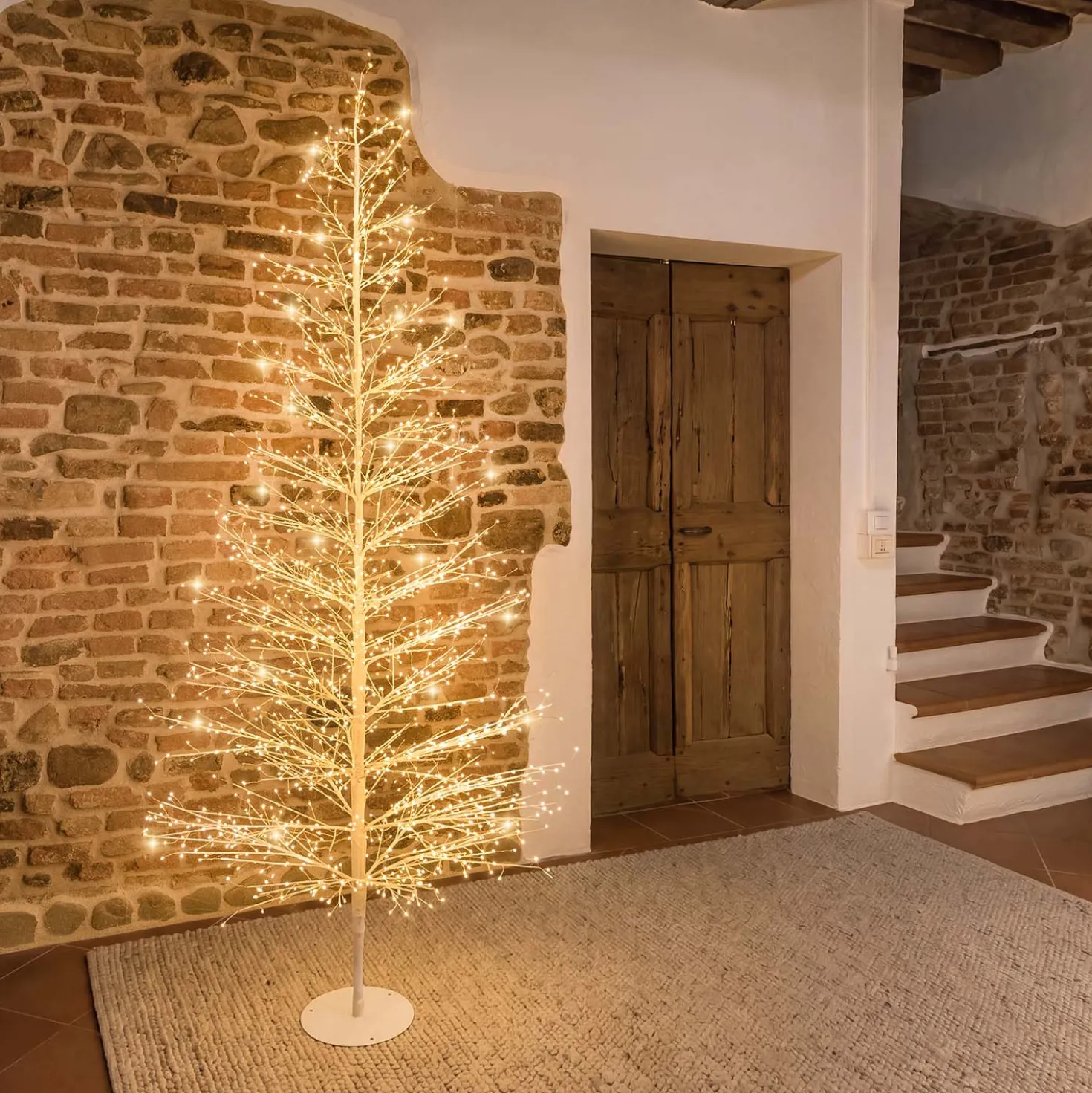 Albero Conico Tiglio bianco h 2,3 m, 2432 microled bianco caldo, uso interno