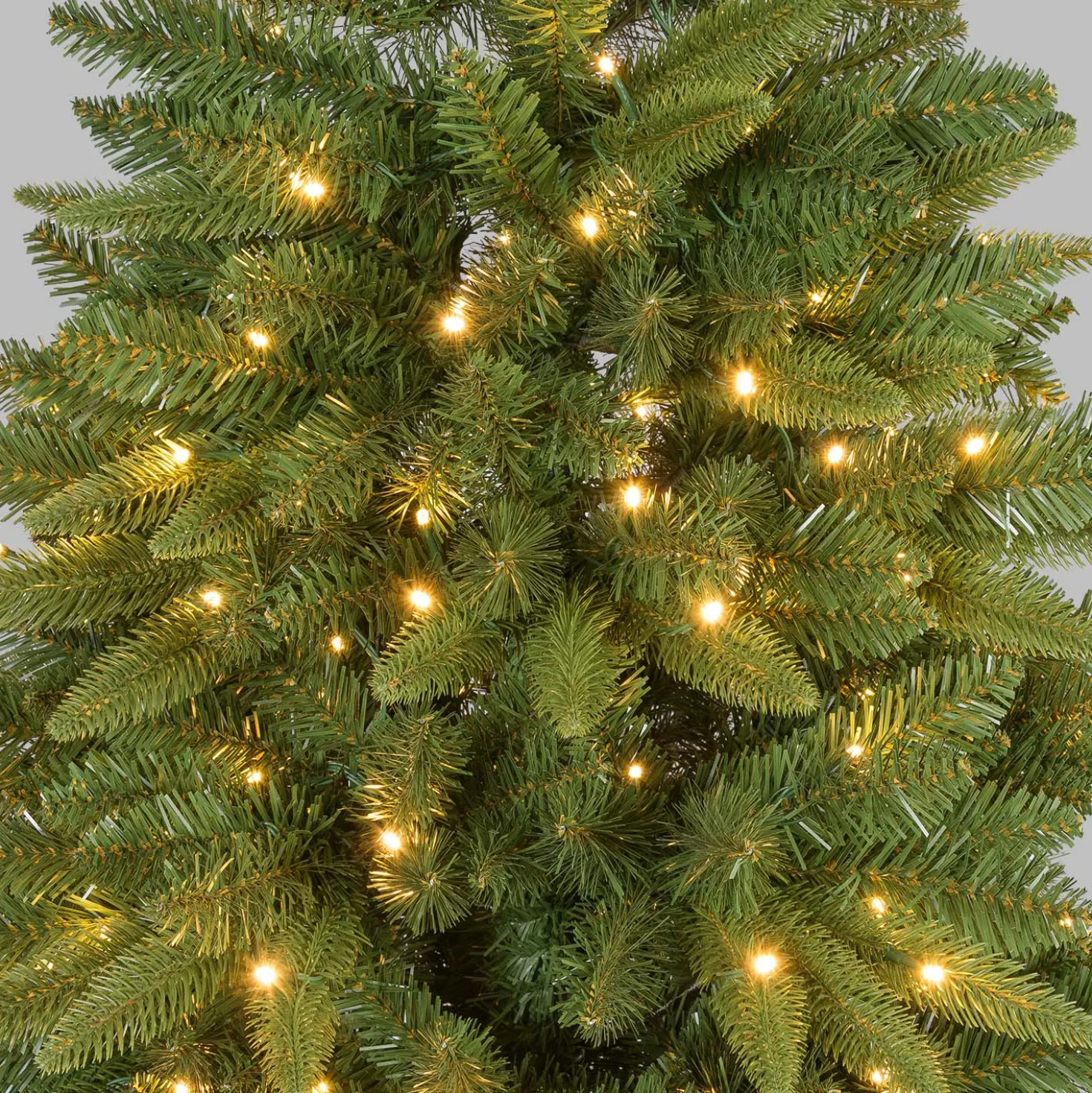 Albero Slim in finto pino 240 cm, 500 led integrati bianco caldo