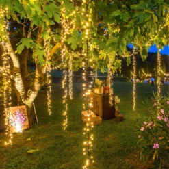 Cascata di luci Connect+ 3 nastri, 600 led bianco caldo, cavo verde, prolungabile