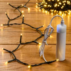 Catena a batteria con power bank 10 m, 200 miniled bianco caldo, cavo verde