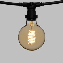 Catena 5 m, 5 lampadine globo Ø 95 mm di 4 Watt, led a spirale, cavo nero, prolungabile