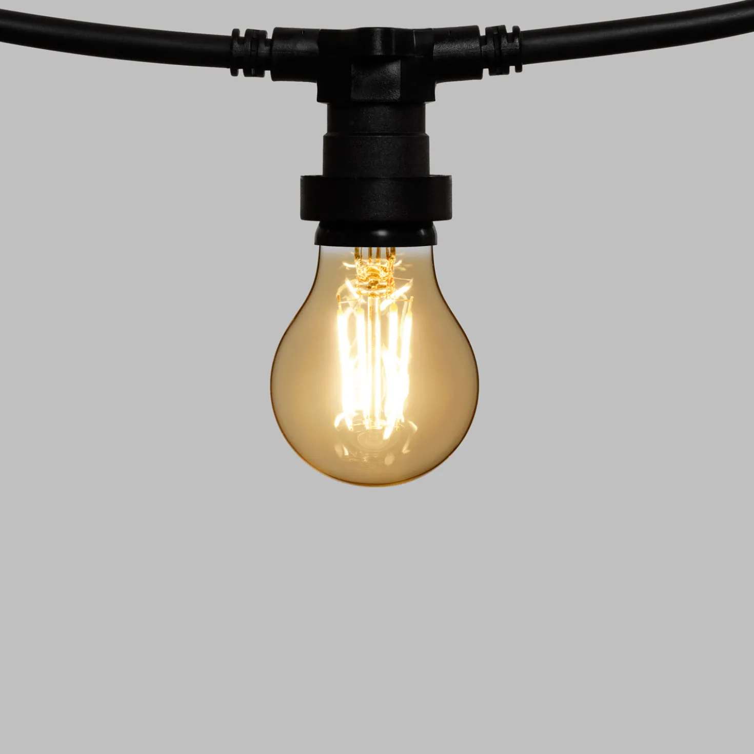 Catena 5 m, 16 lampadine goccia Ø 67 mm led di 8 Watt, dimmerabili, cavo nero, prolungabile