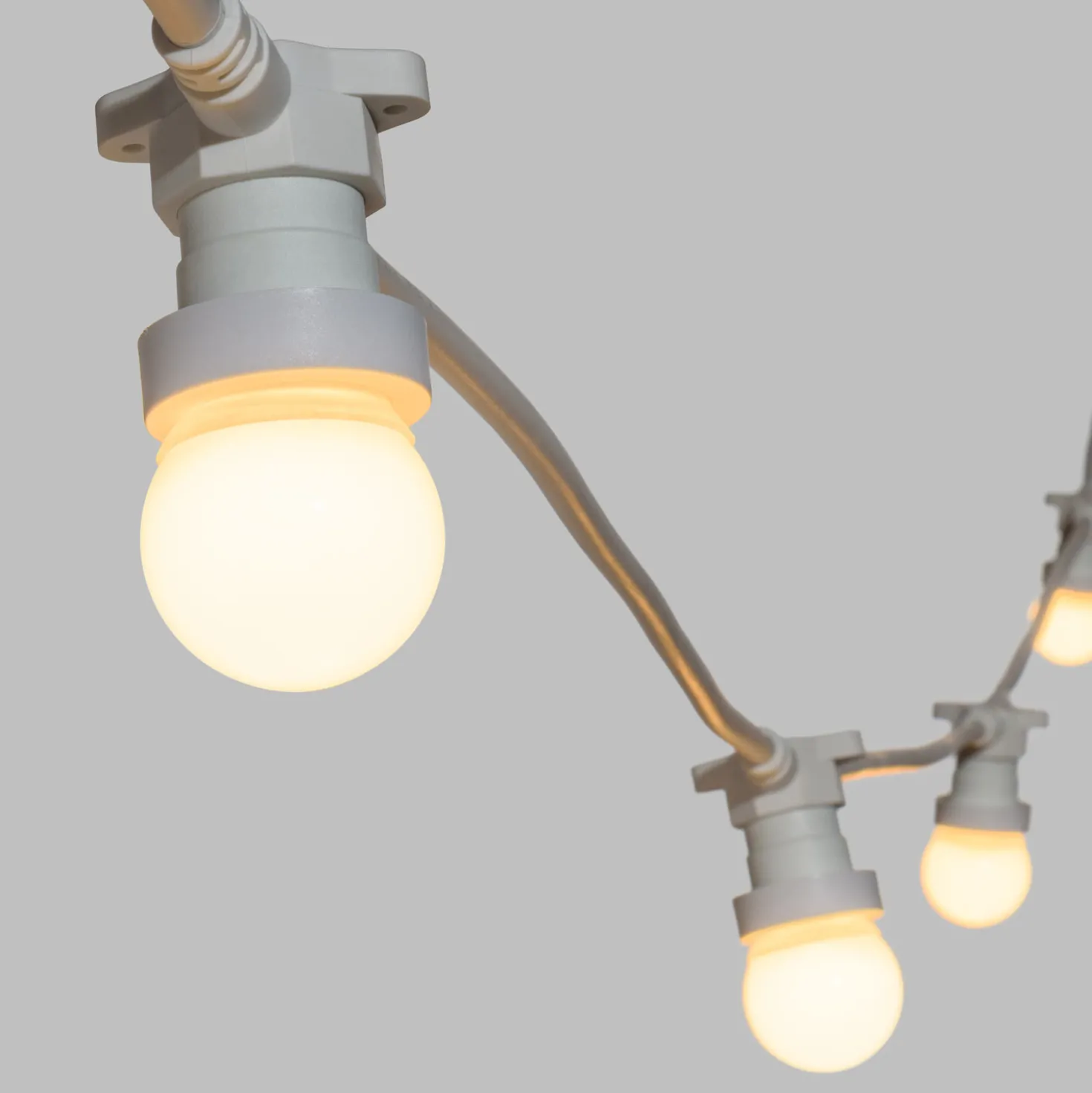 Catena 5 m, 5 lampadine led a globo Ø 45 mm di 1,2 Watt, cavo bianco, prolungabile