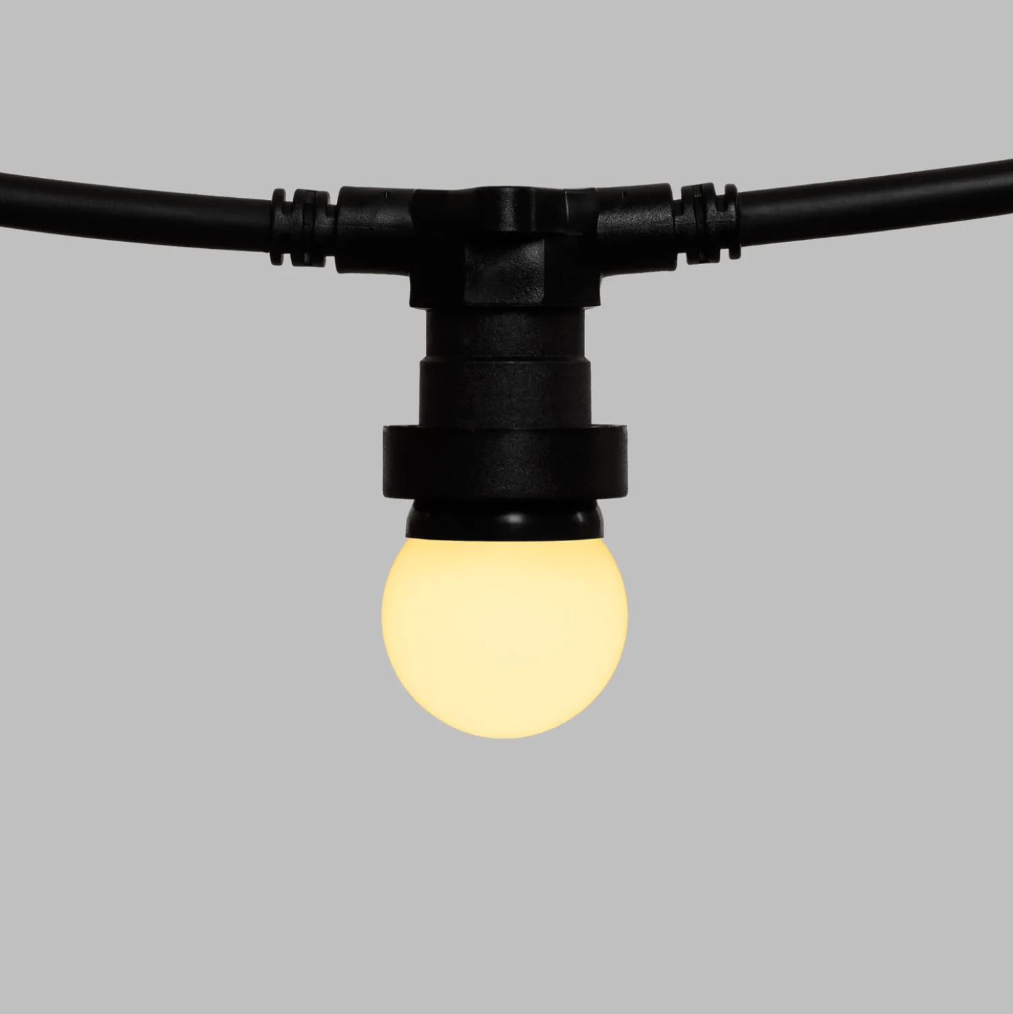 Catena 5 m, 8 lampadine led globo Ø 45 mm in plastica bianca di 1,2 Watt, prolungabile