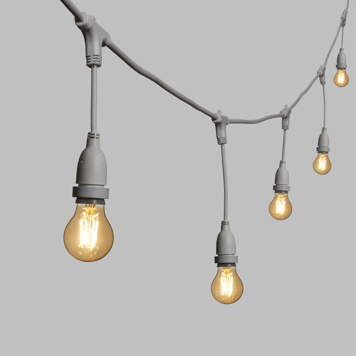 Catena 5 m, 8 lampadine led pendenti goccia Ø 60 mm 4 Watt, dimmerabili, h 30 cm, prolungabile