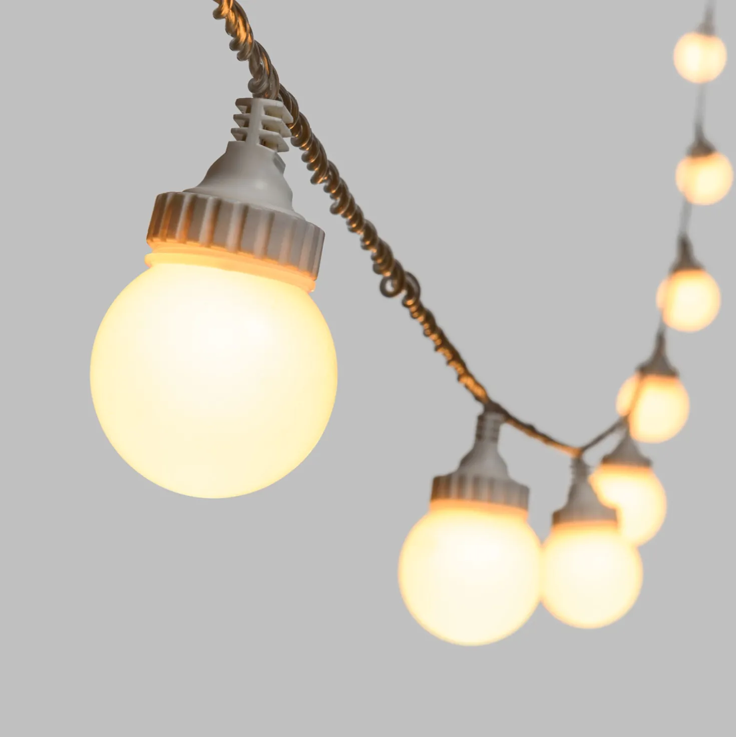 Catena 5 m, 10 sfere bianche Ø 50 mm, led bianco caldo, cavo trasparente, prolungabile