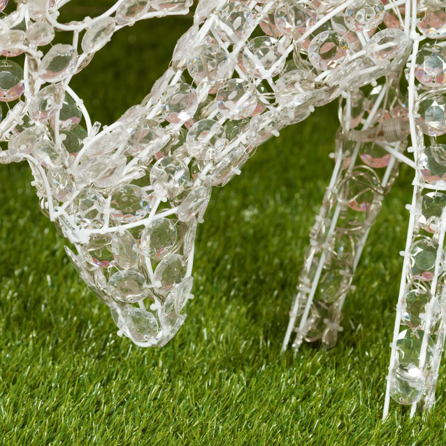 Renna che bruca l'erba, h. 50 cm, led bianco freddo