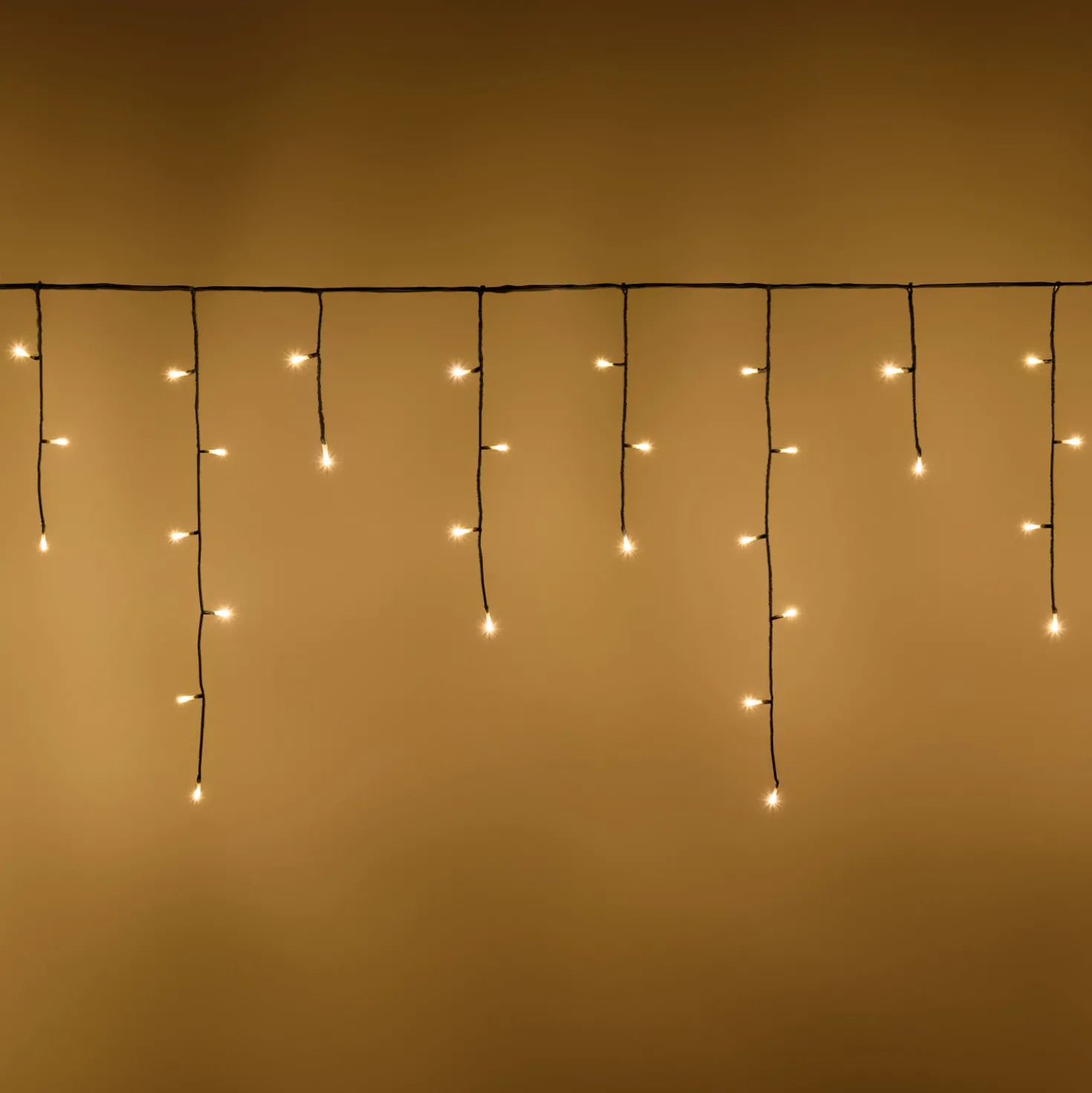 Stalattite 7,68 x h 0,6 m, 180 led bianco caldo, cavo nero
