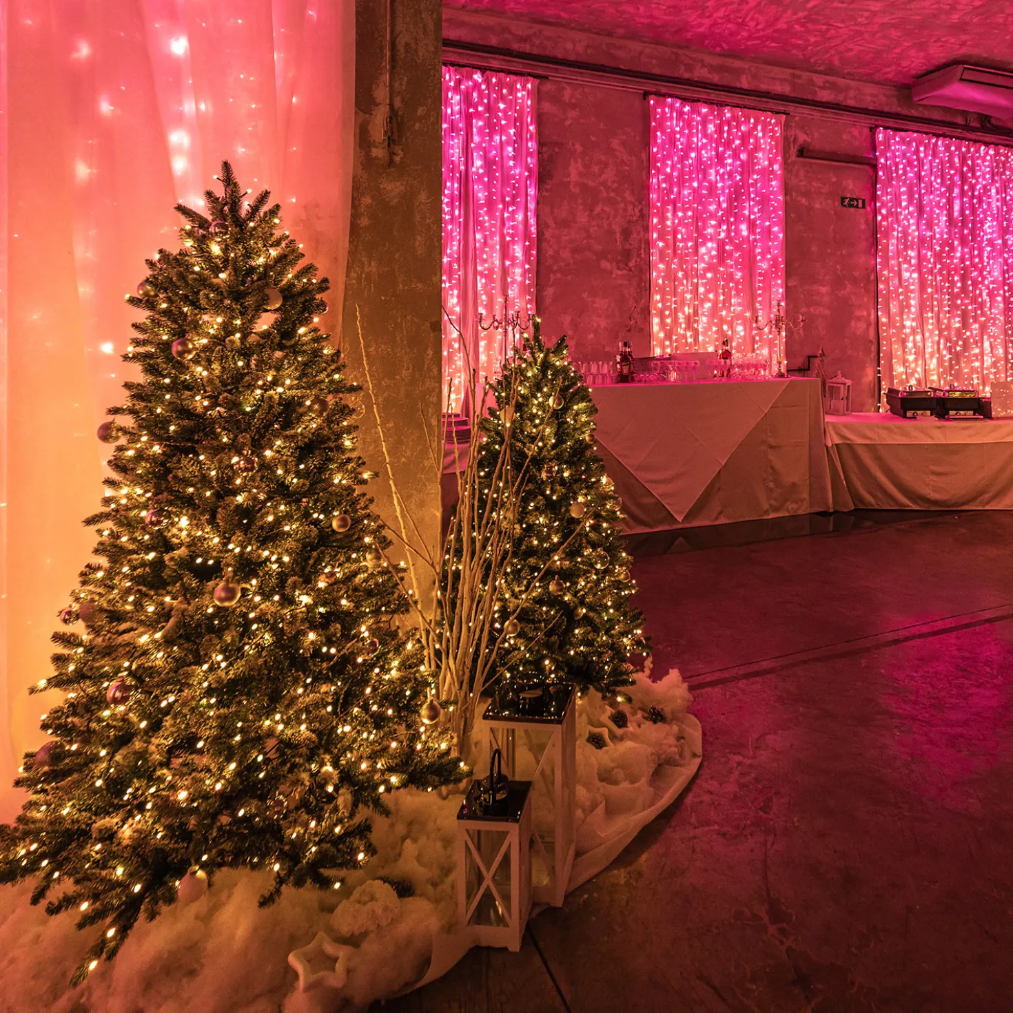 Tenda Twinkly Plus RGB e Bianco caldo, 0,5 x h 4 metri, 250 Pixel Led, cavo nero