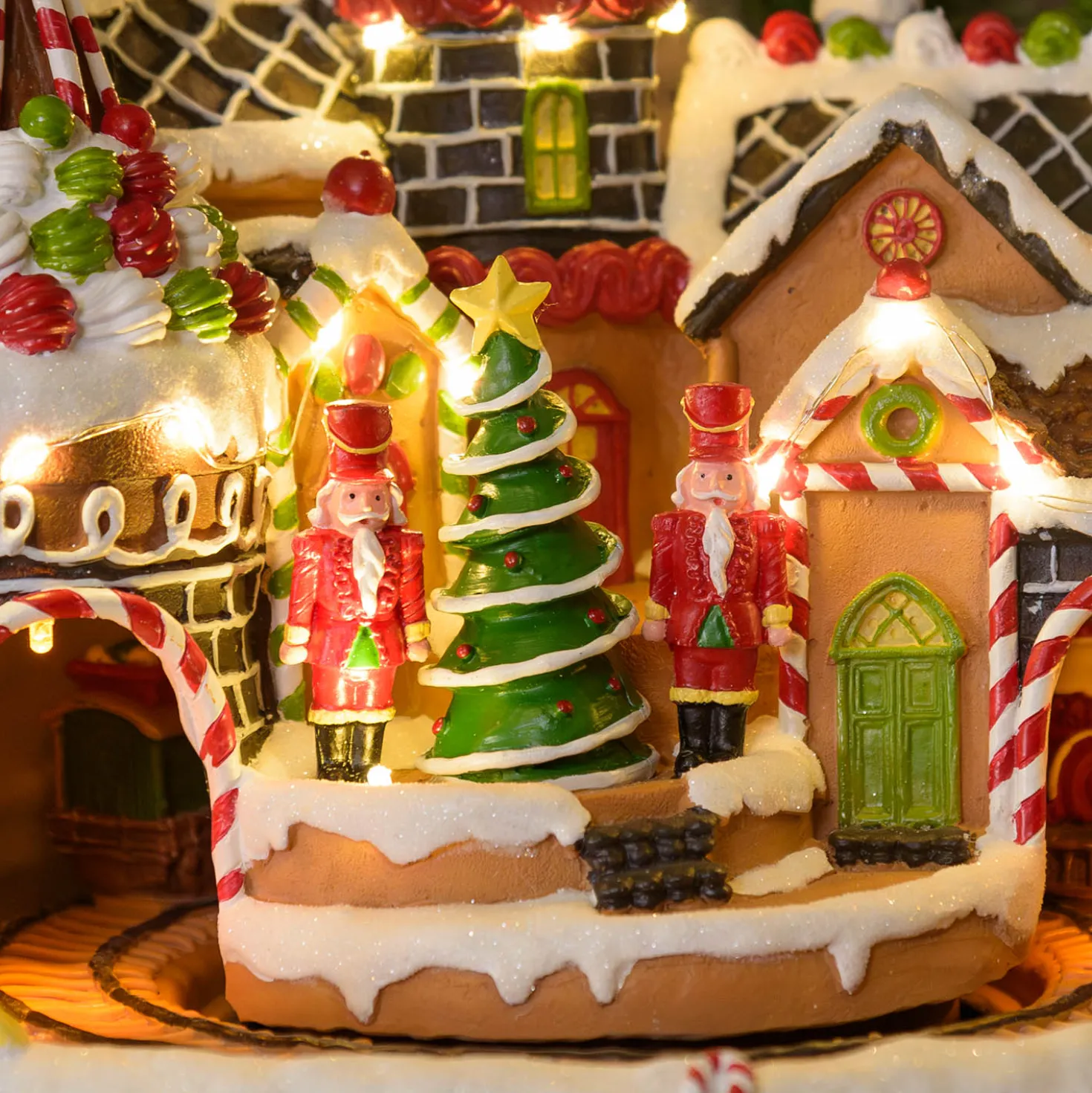 Villaggio di Natale, Candy Village con Trenino rotante, h 25 cm, musiche natalizie