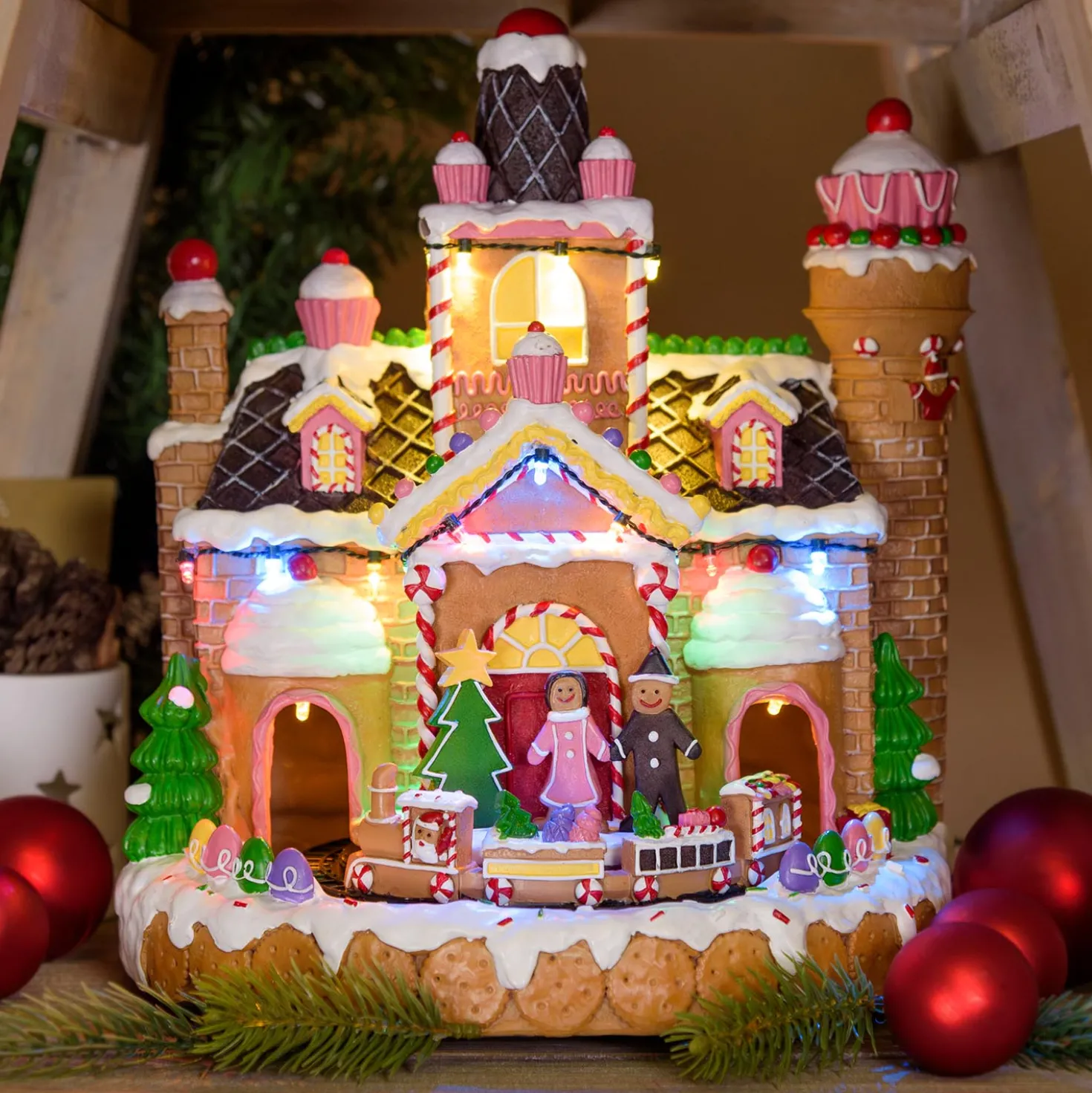 Villaggio di Natale, Candy Village con Trenino in movimento, h 28 cm, musiche natalizie