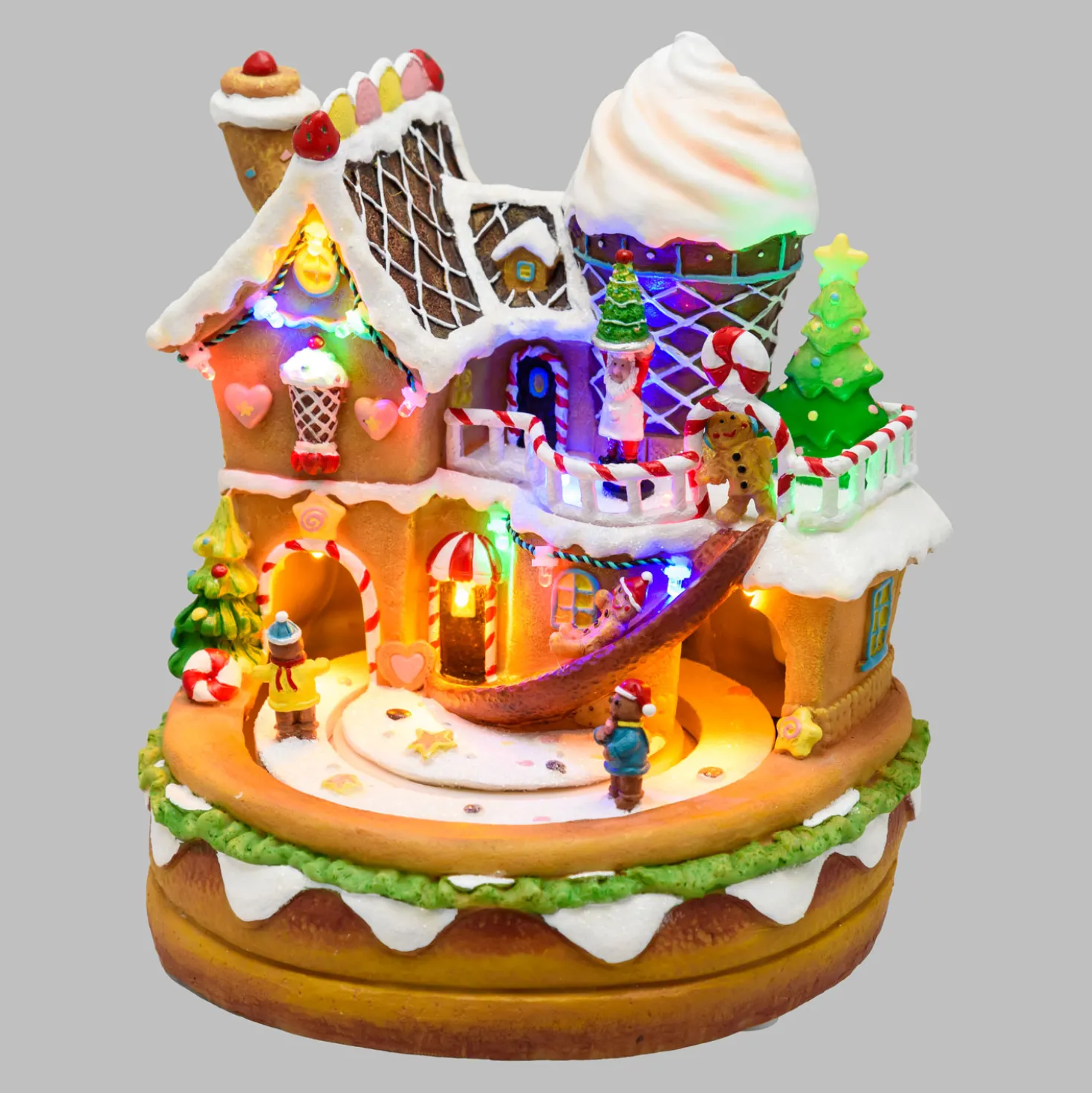 Villaggio di Natale, Casa di Marzapane con personaggi in movimento, h 21 cm, musiche natalizie
